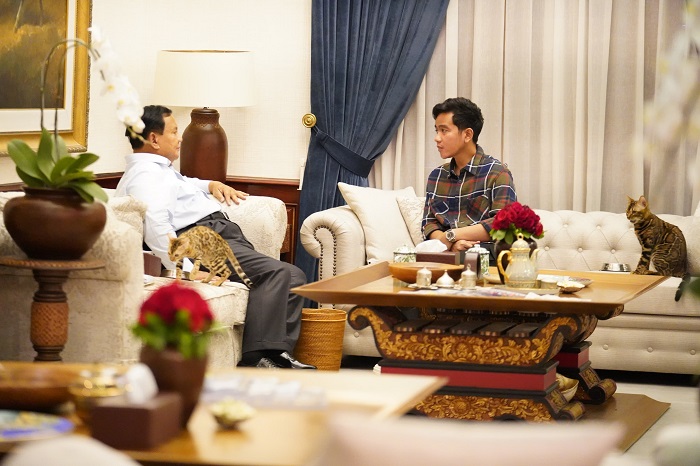 Cawapres nomor urut 2 Gibran Rakabuming Raka mengunjungi capres Prabowo Subianto di kediamannya di Jalan Kertanegara IV, Jakarta Selatan. (Dok. TKN Prabowo Gibran)