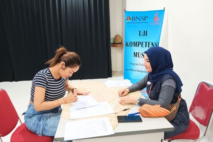 Foto : Sertifikasi profesi: Musisi terkenal Indonesia antusias mengikuti uji kompetensi musik yang diselenggarakan oleh BNSP dan LSPMI. (Doc.Ist)