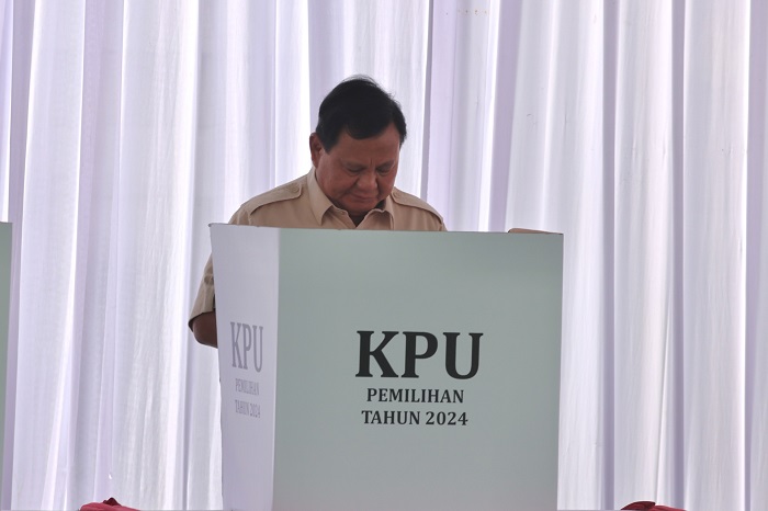 Presiden RI Prabowo Subianto saat mencoblos di TPS 08, Bojong Koneng, Babakan Madang, Bogor. (Dok. Tim Media Prabowo)